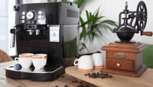 Kaffeemaschinen Reparatur - Kaffeenaschine mit Handmühle